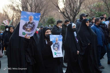 همایش پیاده‌روی خانوادگی از میدان ولیعصر (عج) تا پارک لاله تهران به مناسبت روز بصیرت و میثاق امت با ولایت و گرامیداشت یاد و خاطره سردار شهید سلیمانی