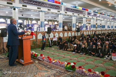  معاون پارلمانی رئیس جمهور صبح امروز در جمع نمازگزاران مصلی امام علی (ع) کرمان با اشاره به حماسه ۹ دی؛ گفت: مشابه حوادثی که در سه ماه گذشته با آن مواجه بودیم و البته تعداد آن گسترده و پیچیده‌تر بود، دشمن با تمام توان خود وارد شده بود، اما در نهم دی مردم پیشتاز بودند و فتنه‌ای را که هر روز در کشور مشکل آفرین بود با حضور حماسی خود خاتمه دادند و پایانی بود بر فتنه‌های اخیر.