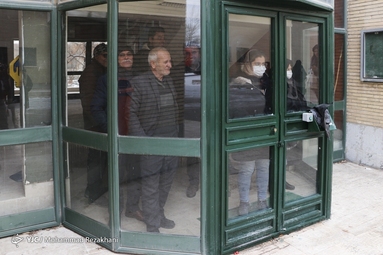 انتظار والدین پشت درب کنکور سراسری ۱۴۰۲ _ زنجان