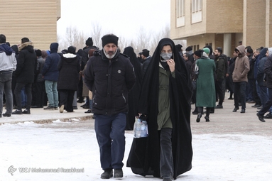انتظار والدین پشت درب کنکور سراسری ۱۴۰۲ _ زنجان