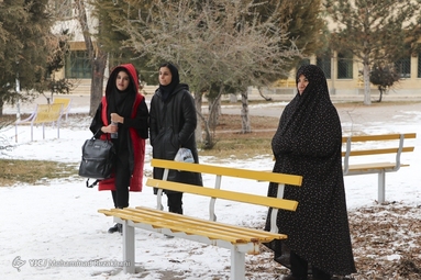 انتظار والدین پشت درب کنکور سراسری ۱۴۰۲ _ زنجان