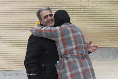 انتظار والدین پشت درب کنکور سراسری ۱۴۰۲ _ زنجان