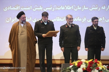 آیین تکریم و معارفه فرماندهان و مدیران فراجا