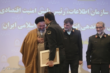 آیین تکریم و معارفه فرماندهان و مدیران فراجا