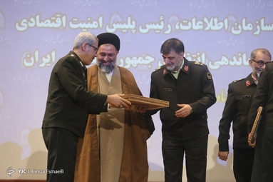 آیین تکریم و معارفه فرماندهان و مدیران فراجا