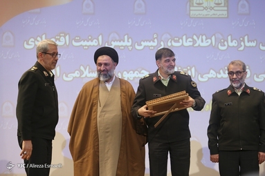 آیین تکریم و معارفه فرماندهان و مدیران فراجا