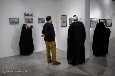 نمایشگاه عکس «۴۴ سال»