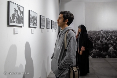 نمایشگاه عکس «۴۴ سال»