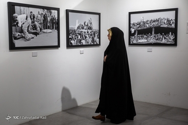نمایشگاه عکس «۴۴ سال»