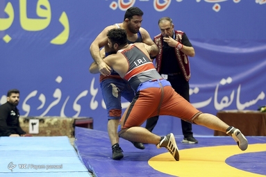 مراسم اهدای بازوبند پهلوانی سال ۱۴۰۱