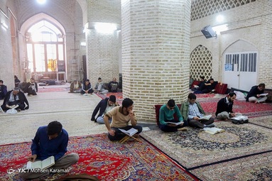 مراسم اعمال ام‌داود در مساجد قم