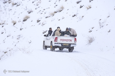 کمک رسانی به روستاهای صعب‌ العبور مناطق زلزله زده خوی
