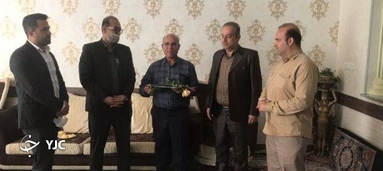 دیدار اعضای شهرداری کازرون با خانواده شهدا و ایثارگران