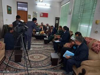 دیدار کارکنان و مسئولان ادارات با خانواده شهدا و جانبازان در شهرستان کازرون