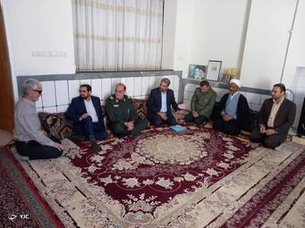 دیدار کارکنان و مسئولان سازمان ها و ادارات با خانواده شهدا و جانبازان در شهرستان کازرون