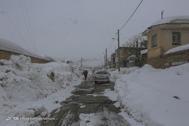 بارش برف در روستاهای اطراف زاینده رود