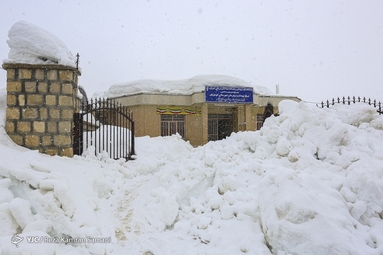 بارش برف در روستاهای اطراف زاینده رود