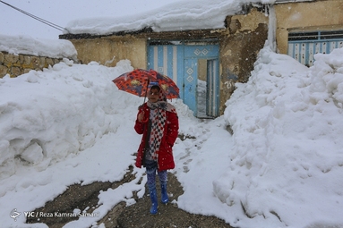 بارش برف در روستاهای اطراف زاینده رود