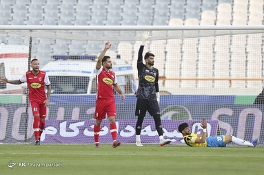 لیگ برتر فوتبال / پرسپولیس تهران ۳ - نفت مسجدسلیمان ۰