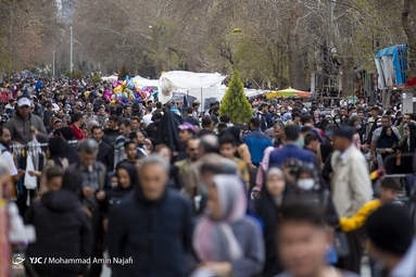 هیاهوی بازار شب عید در ساعات پایانی سال - همدان