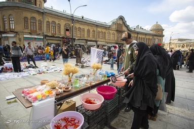 هیاهوی بازار شب عید در ساعات پایانی سال - همدان