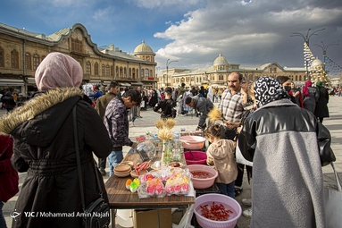 هیاهوی بازار شب عید در ساعات پایانی سال - همدان