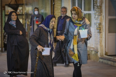 آیین سنتی چراغ بران در بام ایران