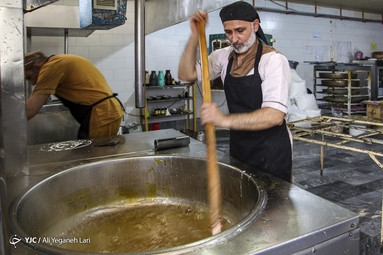 حلوا مسقطی لار از خوشمزه‌ترین سوغاتی‌های استان فارس