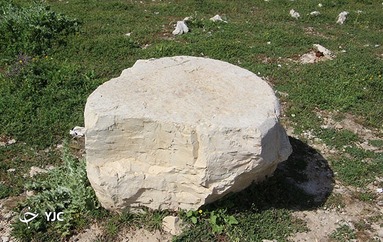 پایه ستون ۲ هزار ساله نورآباد 