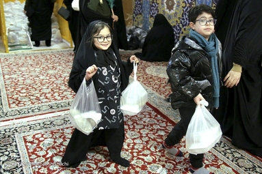 افطاری در حرم مطهر امام رضا (ع)