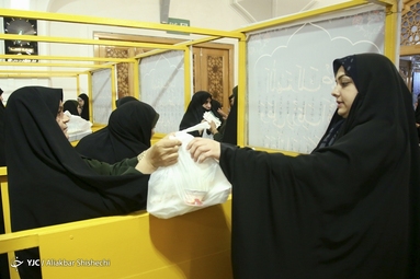 افطاری در حرم مطهر امام رضا (ع)