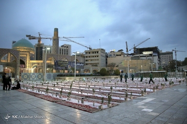افطاری در حرم مطهر امام رضا (ع)