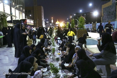 افطاری در حرم مطهر امام رضا (ع)