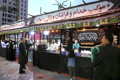 افطاری در حرم مطهر امام رضا (ع)