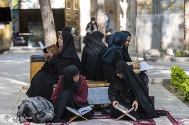 آیین جزء خوانی قرآن کریم در چهار باغ اصفهان