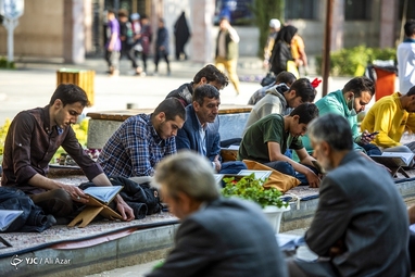 آیین جزء خوانی قرآن کریم در چهار باغ اصفهان