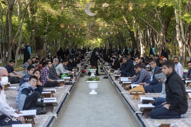آیین جزء خوانی قرآن کریم در چهار باغ اصفهان