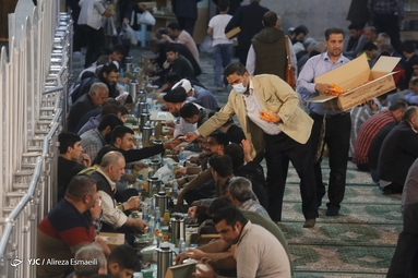 مراسم افطاری در حرم مطهر حضرت عبدالعظیم حسنی (ع)