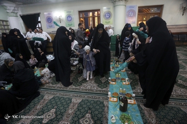 مراسم افطاری در حرم مطهر حضرت عبدالعظیم حسنی (ع)
