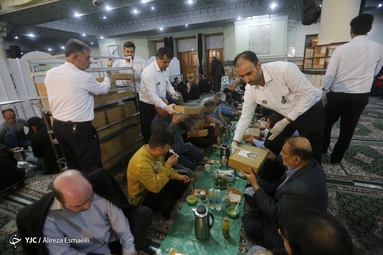 مراسم افطاری در حرم مطهر حضرت عبدالعظیم حسنی (ع)
