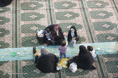مراسم افطاری در حرم مطهر حضرت عبدالعظیم حسنی (ع)