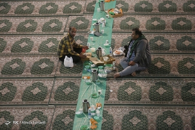 مراسم افطاری در حرم مطهر حضرت عبدالعظیم حسنی (ع)