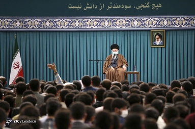 دیدار جمعی از دانشجویان و تشکل های دانشجویی با مقام معظم رهبری