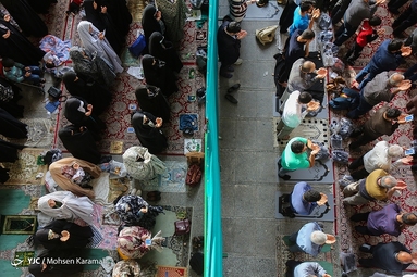 اقامه نماز عید سعید فطر در حرم حضرت معصومه (س)