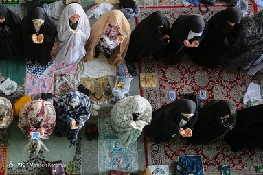اقامه نماز عید سعید فطر در حرم حضرت معصومه (س)