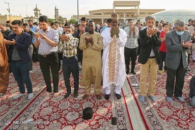 اقامه نماز عید سعید فطر در حرم حضرت معصومه (س)