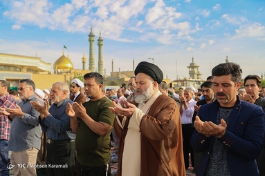 اقامه نماز عید سعید فطر در حرم حضرت معصومه (س)
