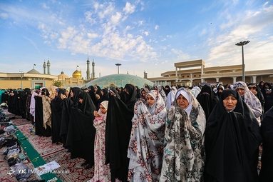 اقامه نماز عید سعید فطر در حرم حضرت معصومه (س)