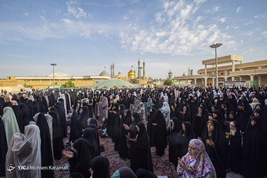 اقامه نماز عید سعید فطر در حرم حضرت معصومه (س)