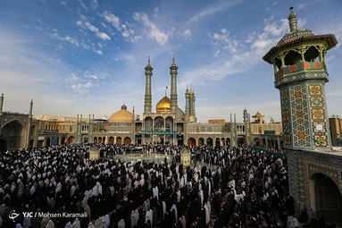 اقامه نماز عید سعید فطر در حرم حضرت معصومه (س)